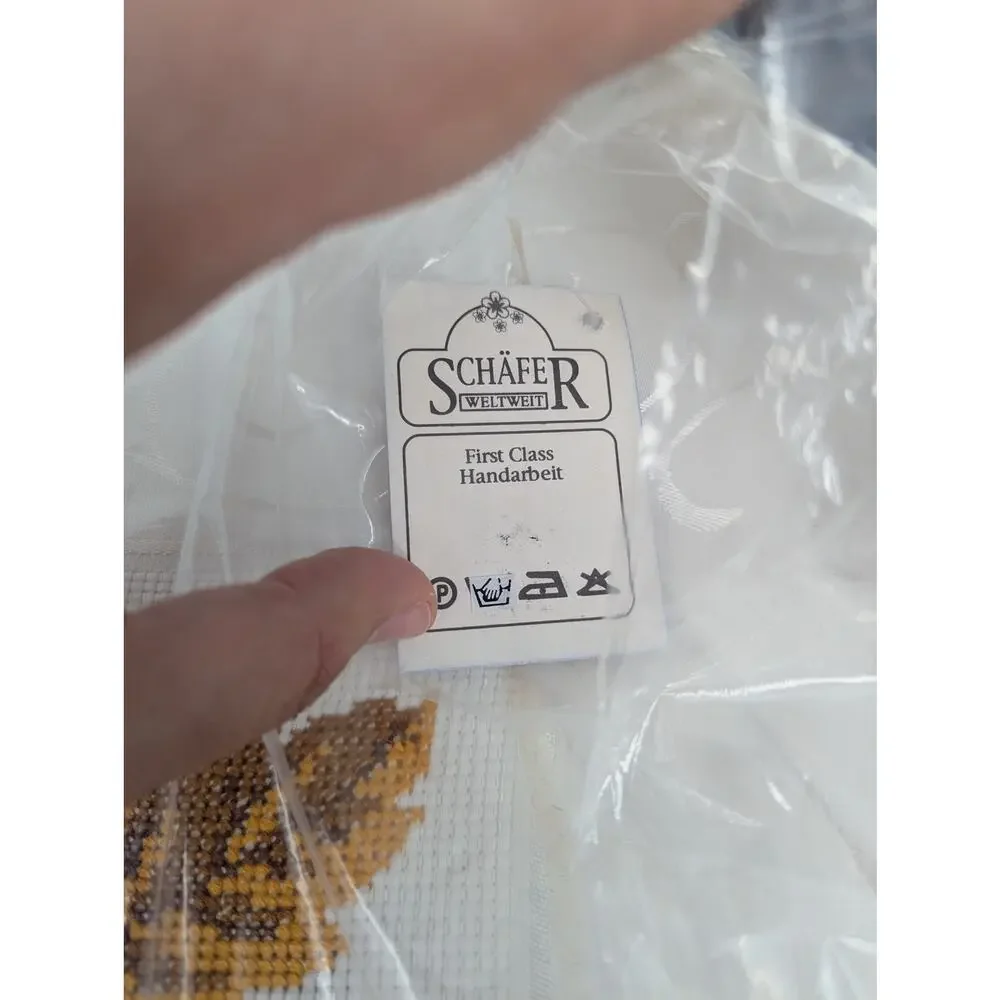 NEW Schäfer Weltweit 90x90cm Embroidered Tablecloth Fall Leaves First Class NWT